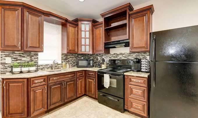 West Philadelphia House | Rebecca's Residence - Luxurious, Elegant & Comfortable Family-Sized Home!