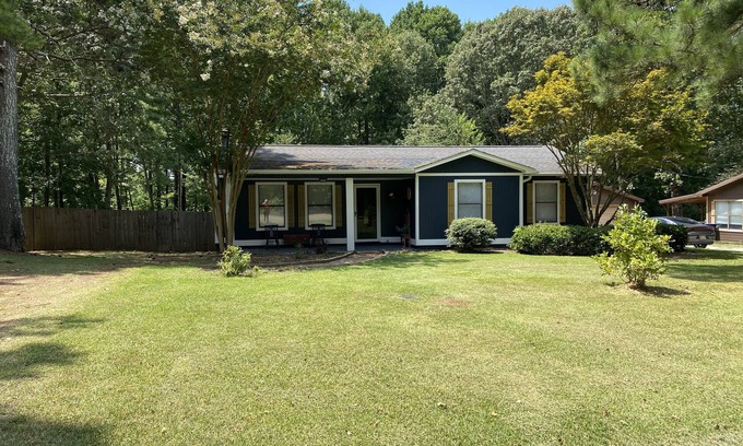 Oxford House | Rebel-Great cabin near upper lake at Sardis. Only 20 mins to Oxford