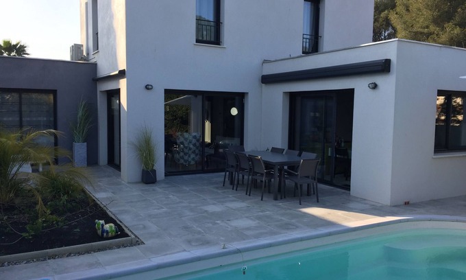 Carqueiranne House | Recent cubic house near the beach