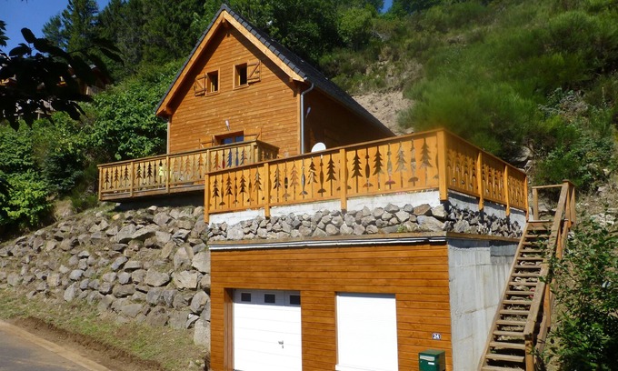 Besse-en-Chandesse Ski Chalet | Recent chalet Eléane, all comfort, sunny terrace and mountain view