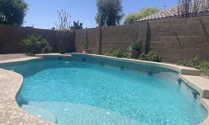 San Tan Valley House | Recent Reno fall 2024~ Big Bungalow with heated Pool! Steps to San Tan Highlands