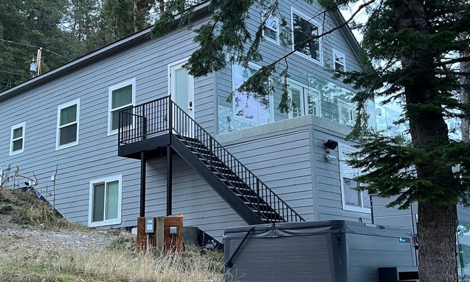 Joseph House | Recently built, lakefront home on Wallowa Lake with hot tub & dock