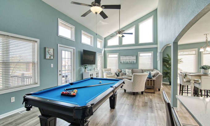 Northeast Virginia Beach House | Recently Remodeled Northend Home Just Steps From Beach With Pool Table