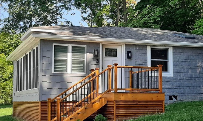 Nauvoo House | Recently remodeled Nauvoo home, 7 acres on the river
