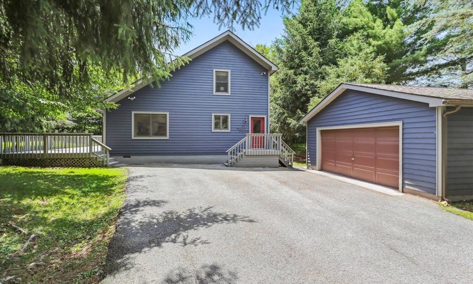 Timberline House | Recently renovated and freshly decorated-welcome to Mountain Getaway!
