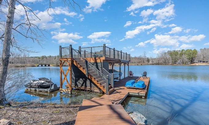 Wise House | RECENTLY RENOVATED - 180-degree views, 2-story boathouse & OPTIONAL BOAT RENTALS