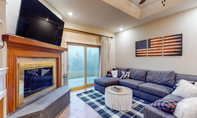 Ludlow Condo | Recently Renovated Ski-In/Out Condo w/Fireplace, Shared Pool, Hot Tub, Sauna