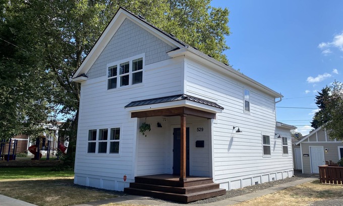 Corvallis House | Recently Updated - 3 Blocks to Downtown and OSU!