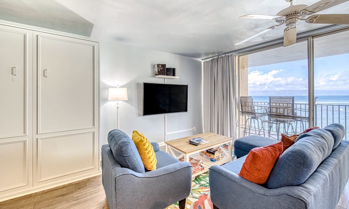 Kahana Condo | Recently-updated oceanfront condo with pool - half-mile to beach