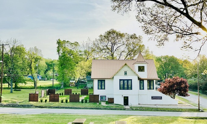 Cotter House | ❤️ Reclaimed history! Walk to the White River & café❤️