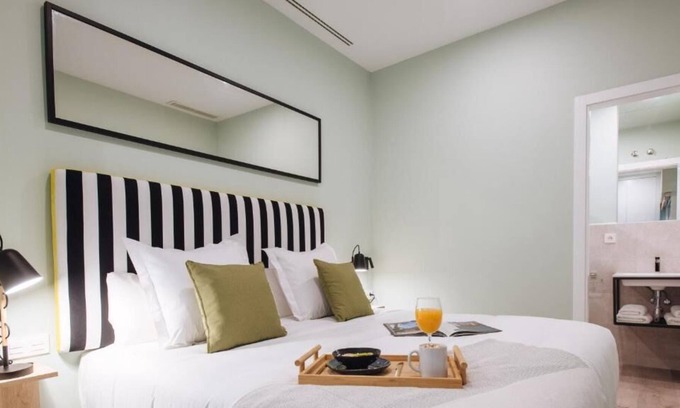 San Gil Apartment | Recreate Sensational Memories! 4 Alluring Units, few steps to Puente de Alamillo
