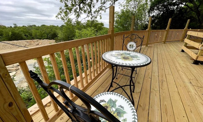 Mineral Wells RV Rental | Recreational vehicle (RV) ∙ 1 bedroom ∙ 4 guests