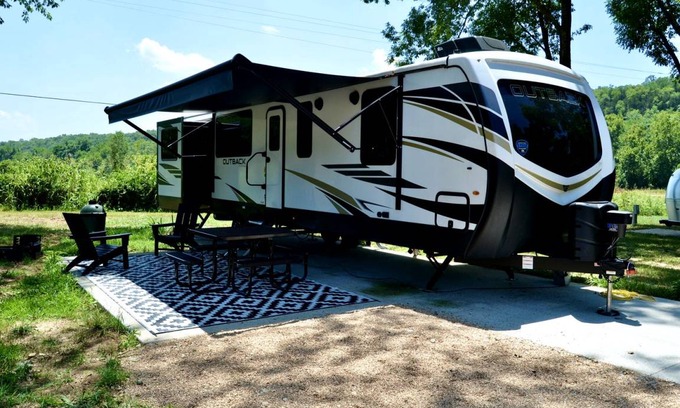 Bull Creek RV Rental | Recreational vehicle (RV) ∙ 1 bedroom ∙ 3 guests