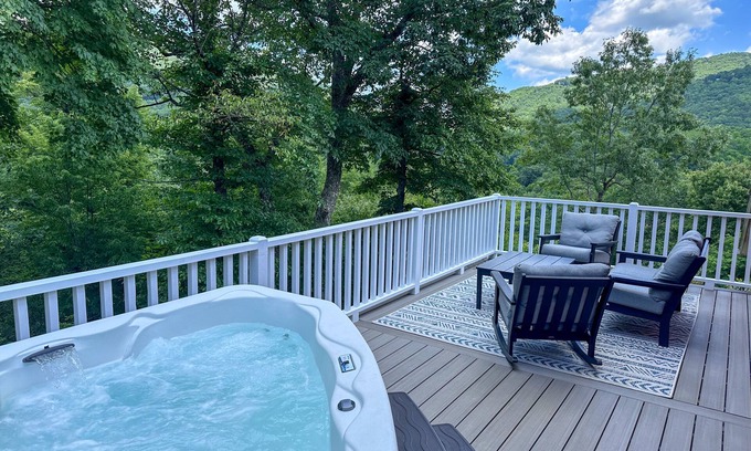 Fairview House | Red Barn Escape: Hot Tub, Fire Pit, Grill - MountainViews Near AVL!