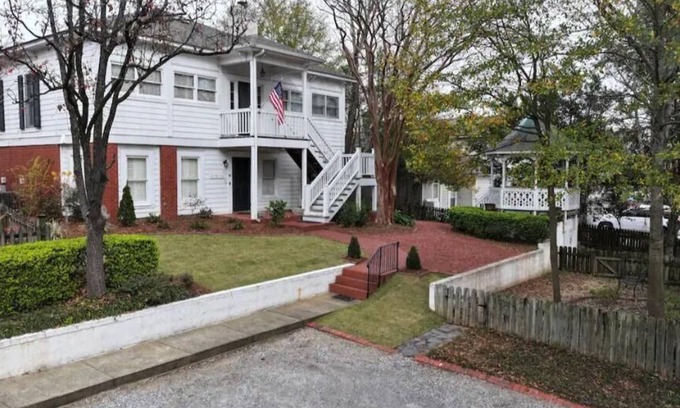 Montgomery House | Red Bluff Cottage