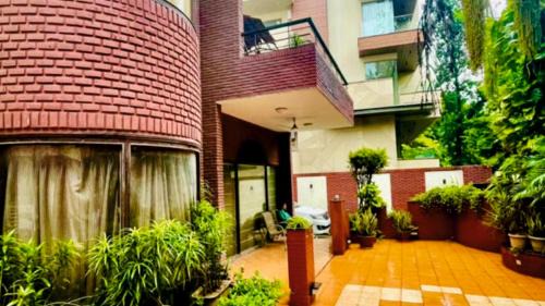 Malviya Nagar House | RED BRICK HOME BY EARTHAA ESCAPES