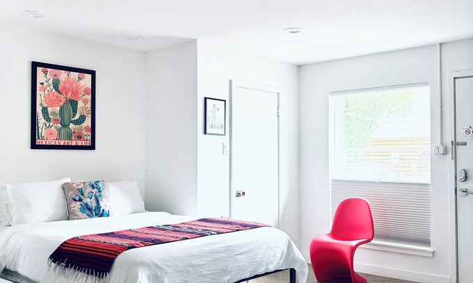 Hyde Park Apartment | "Red Cactus Studio 1" Walkable Artsy Montrose Area in Hip Mid-town. Pet friendly
