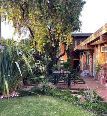 Hartbeespoort House | Red Cascade - Luxury 4 bedrooms -solar and aircons