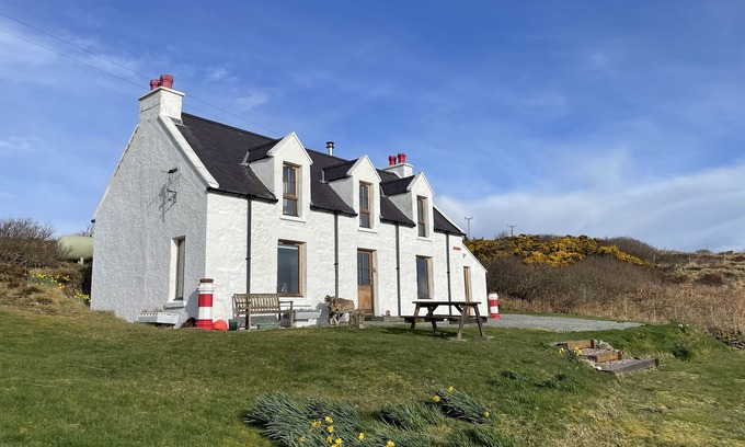 Colbost Cottage | RED CHIMNEYS COTTAGE, family friendly, with open fire in Dunvegan