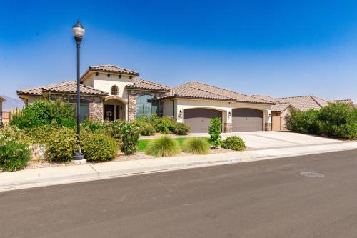 Hurricane House | Red Desert Villa - Main House & Casita