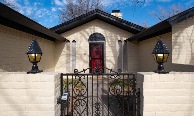 Amarillo House | Red Door Retreat