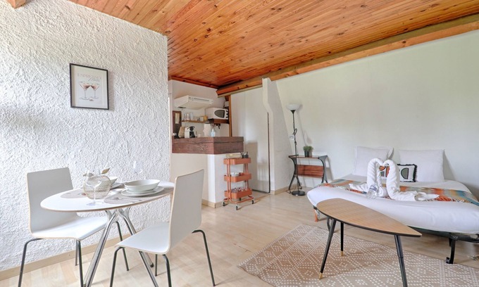 L'Hay-les-Roses Apartment | Red Eden - Joli studio, proche jardin roseraie