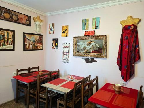Akhaltsikhe Bed & Breakfast | Red house