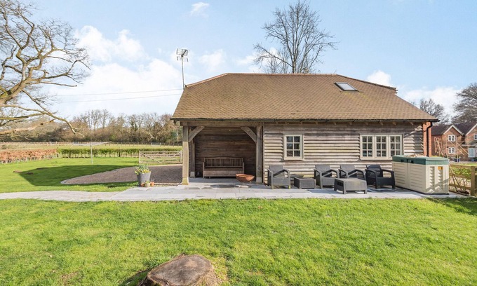 Petersfield Cottage | RED KITE COTTAGE, family friendly in Froxfield, Hampshire