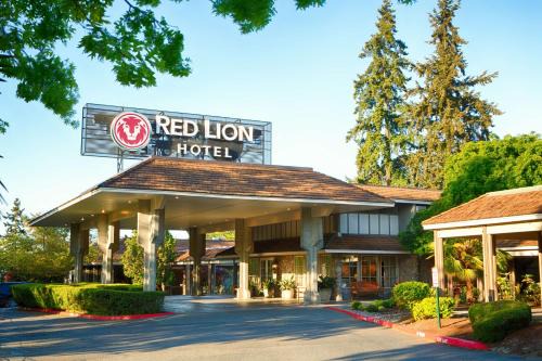 West Bellevue Hotel | Red Lion Hotel Bellevue