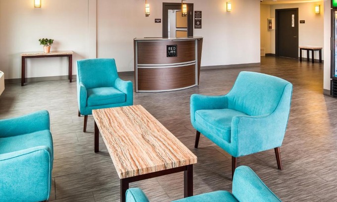 Northwest Everett Hotel | Red Lion Inn and Suites Everett