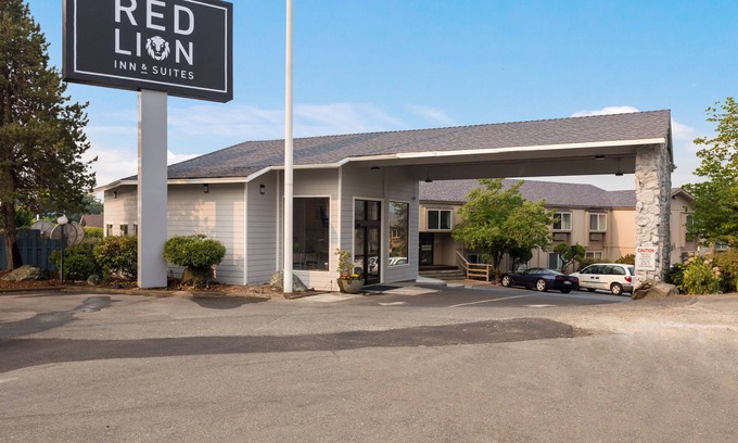 Grants Pass Hotel | Red Lion Inn & Suites Grants Pass