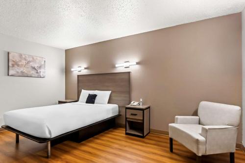 Mitchell Hotel | Red Lion Inn & Suites Saint Louis