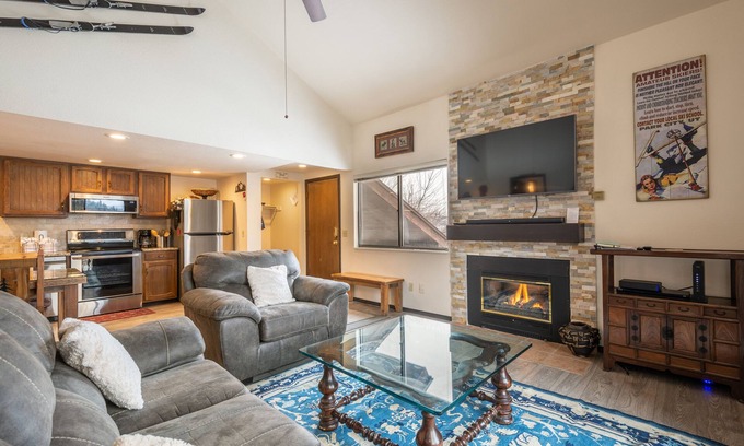 Park City House | Red Pine J5: 2 bedroom plus additional sleeping area. Golf course and mountain views