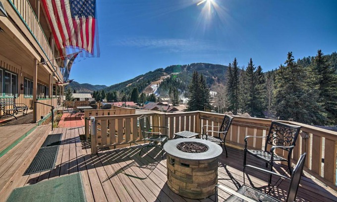 Red River Apartment | Red River Condo with Fire Pit half Mi to Slopes!