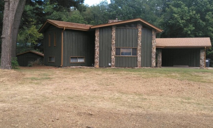 Pangburn House | Red River Retreat - Three Bedroom House, Sleeps 12