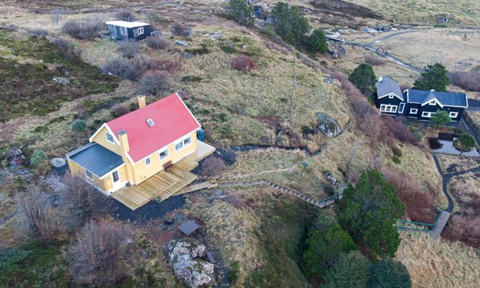 Torshavn House | Red Robin - Vacation homes next to Svartifossur waterfall