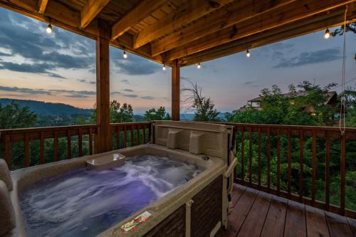Chalet Village North Ski Chalet | Red Roof Chalet of the Smokies