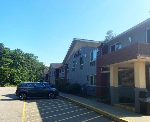 West Glens Falls Hotel | Red Roof Inn Queensbury