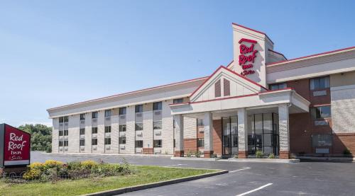 Elyria Hotel | Red Roof Inn & Suites Cleveland - Elyria