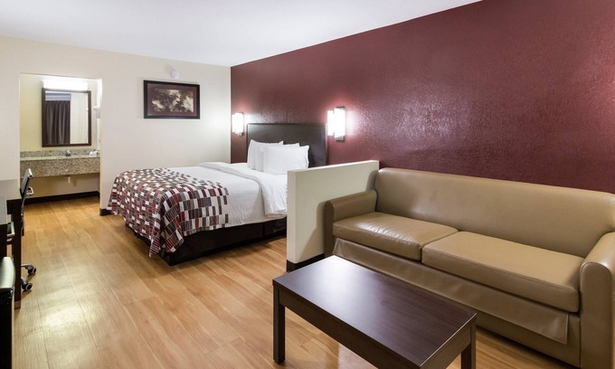 Commerce Hotel | Red Roof Inn & Suites Commerce - Athens