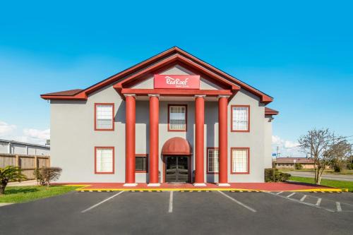 Pensacola Hotel | Red Roof Inn & Suites Pensacola-NAS Corry