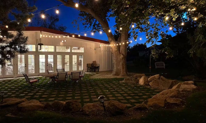 Nampa House | Red Roof Lodge/hot tub/18 beds