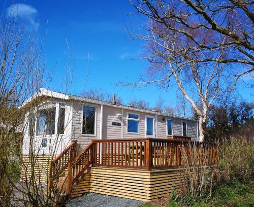 Rhosybol House | Red Squirrel Holiday Home in the Countryside, 10 mins to Lligwy Beach