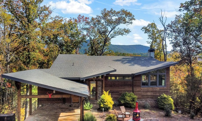 Ellijay Cabin | Red Stag Ridge ~ Mtn Views ~ Hot Tub ~ EV Charger