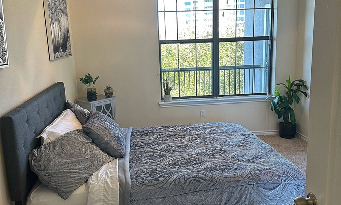 South Central Houston Apartment | Red Velvet Houston Downtown Loft