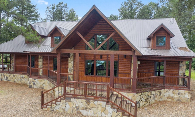 Broken Bow Cabin | Redberry Lodge: 5 BR + Game Room, 5 Bath, Sleeps 13
