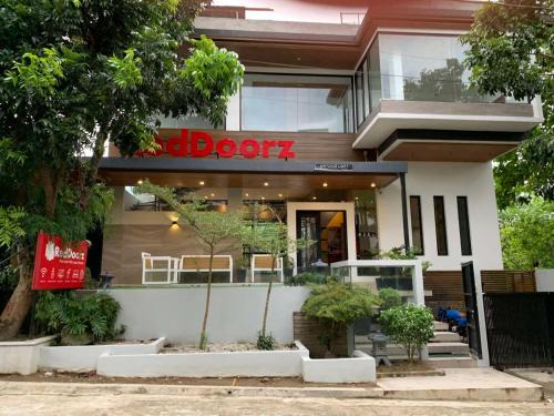 Pansol Hotel | RedDoorz at Anton's Loft Designer Resort Pansol Calamba Laguna