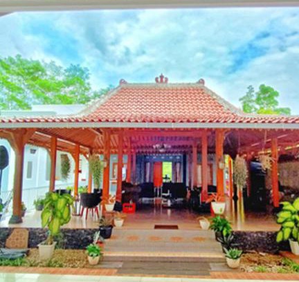 Banjarasri Hotel | RedDoorz At Artomoro Guest House