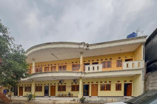 Cileunyi Hotel | RedDoorz at Kuning GH Jatinangor