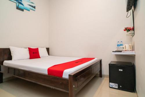 Surabaya Hotel | RedDoorz at MERR Rungkut Jl Gunung Anyar